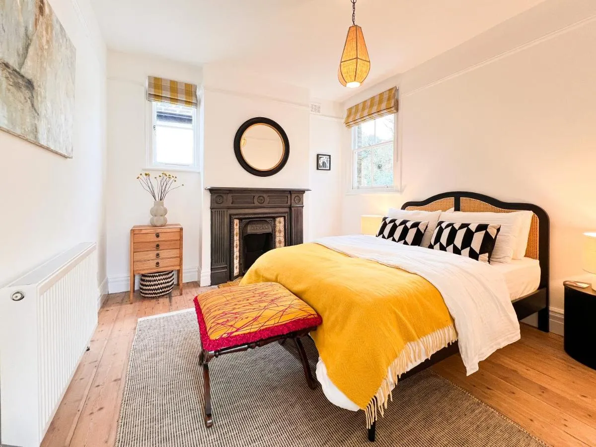 Image 2 of Charming Historic 3BR Home – Steps to Greenwich Park – Cutty Sark & Royal Observatory