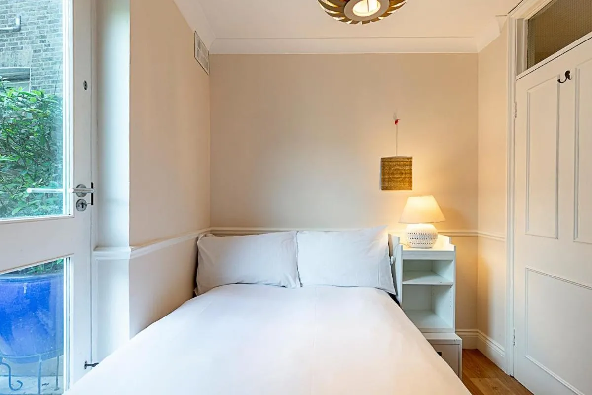 Image 4 of Charming London Retreat