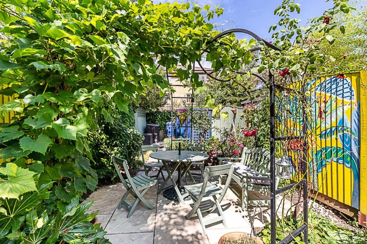 Image 5 of Charming London Retreat