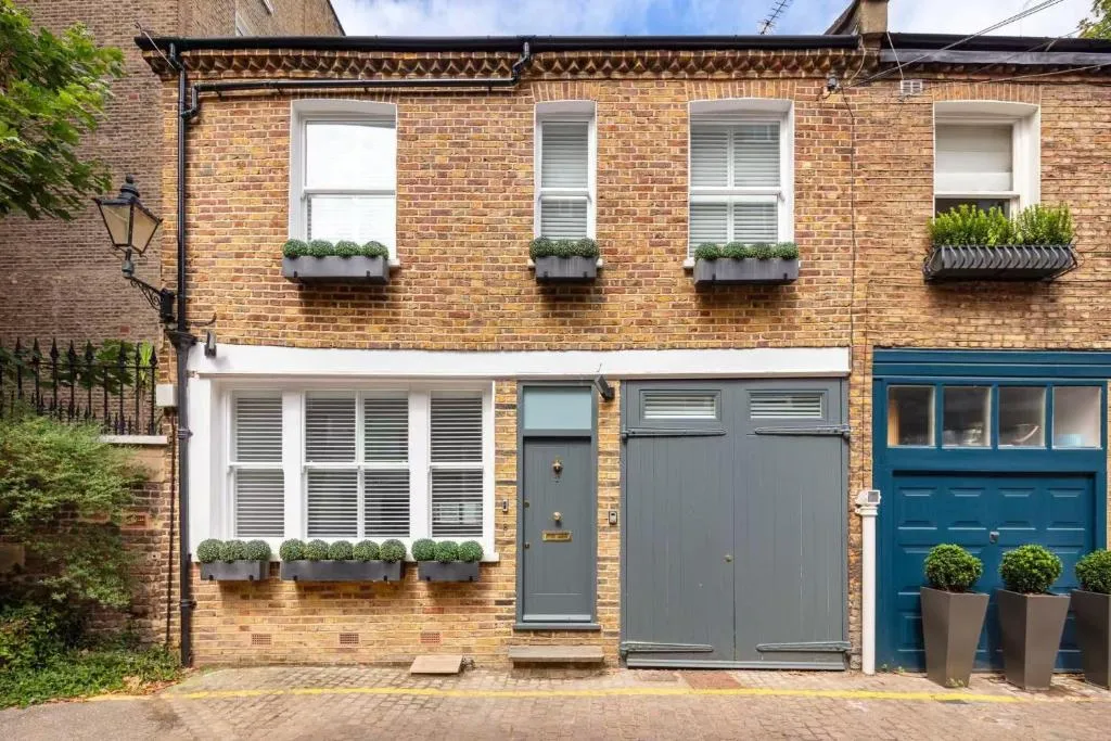 Image 1 of Charming Mews house in Kensington