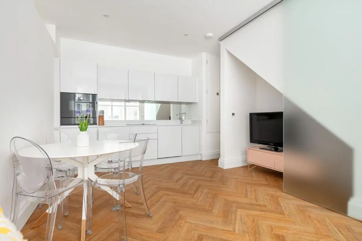 Image 4 of Charming Mews house in Kensington
