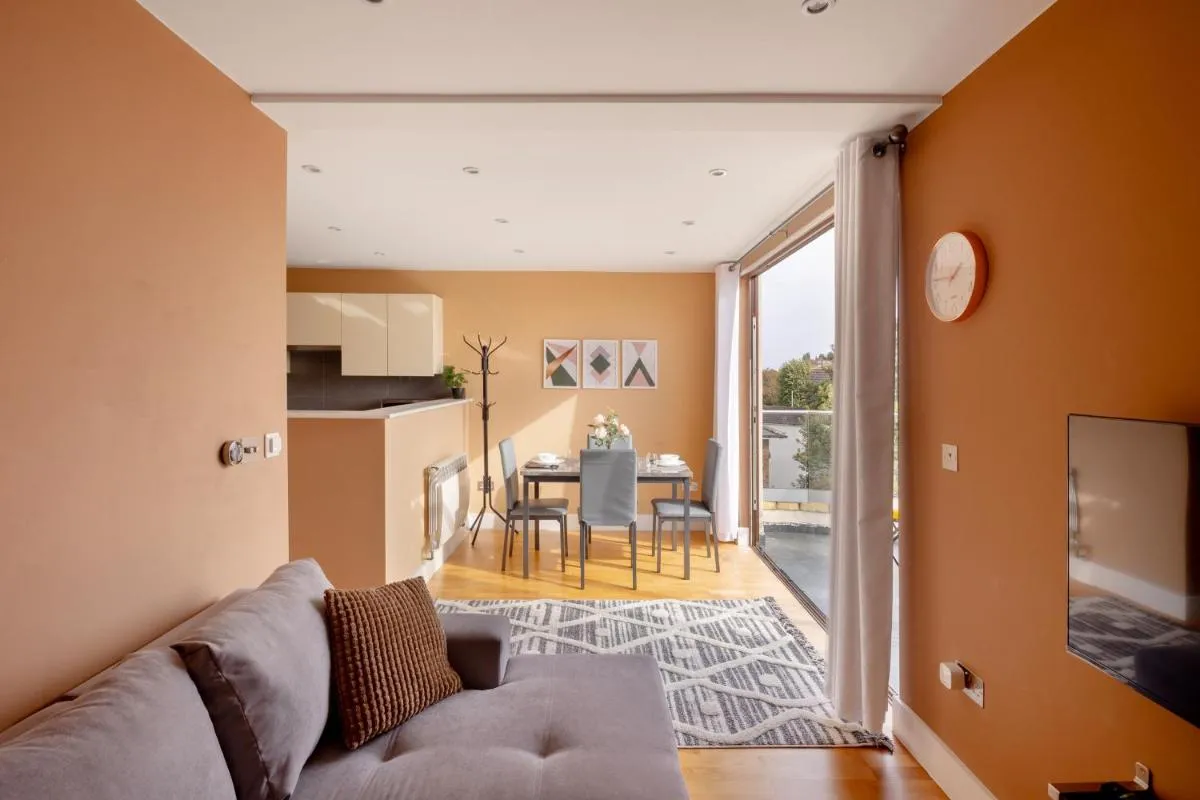 Image 4 of Charming One-Bedroom Retreat in Kingston KT2, London