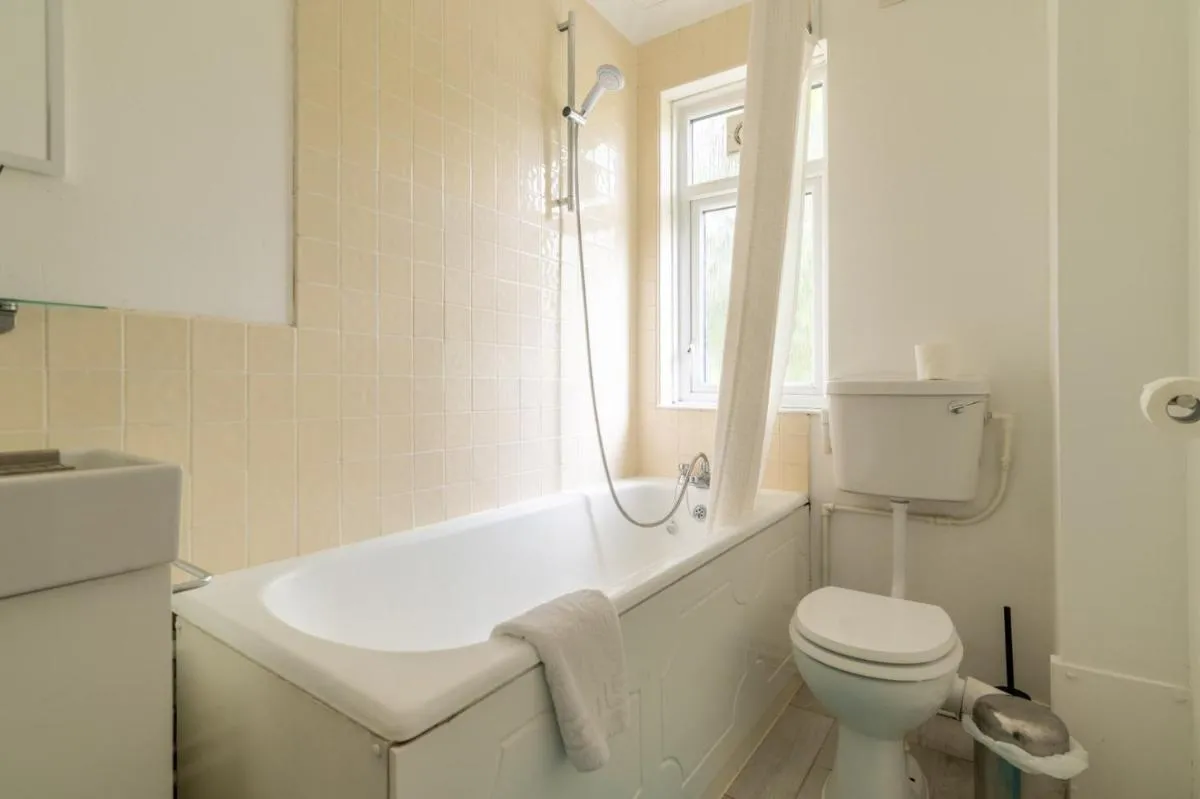 Image 4 of Charming One Bed Abode In East Putney