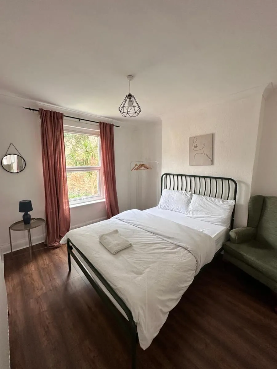 Image 3 of Charming, Renovated Residence in Willesden Green