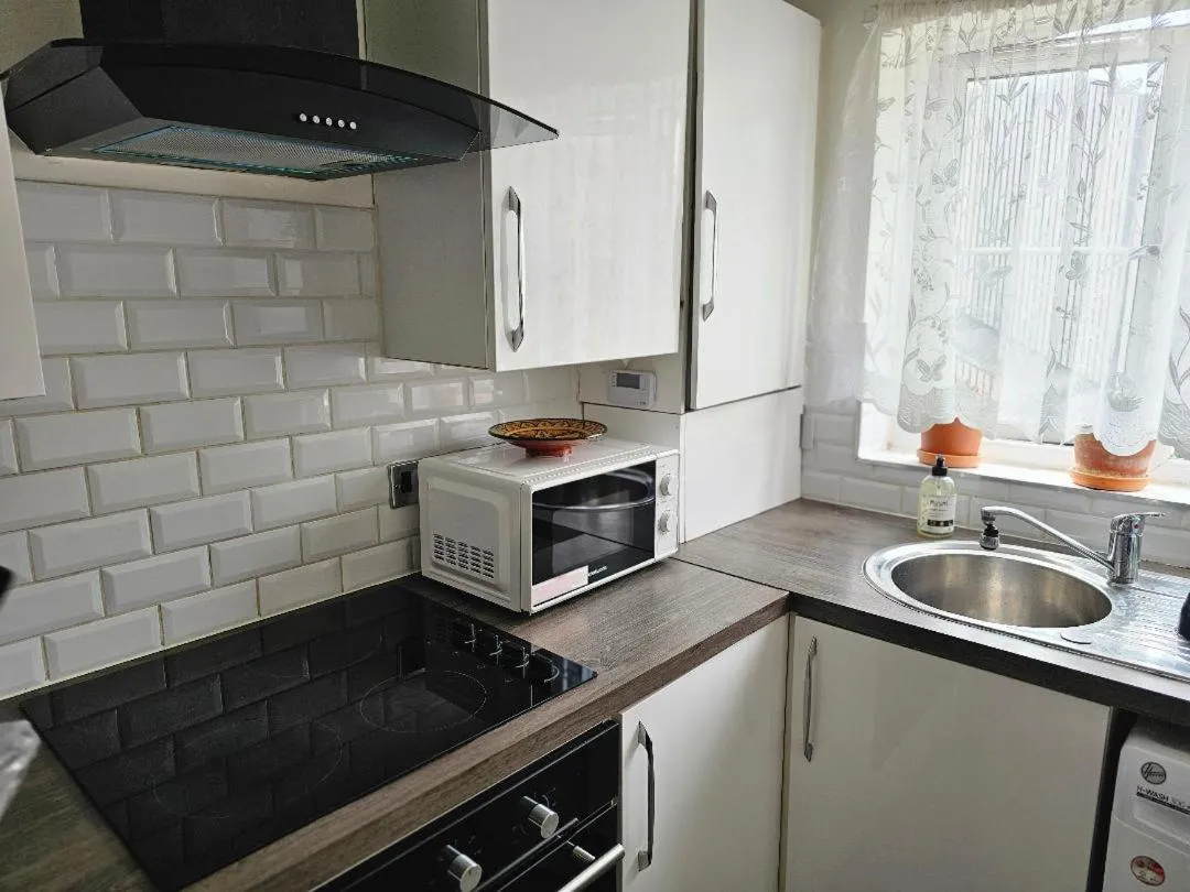Image 3 of Charming Retreat for 6 People in London