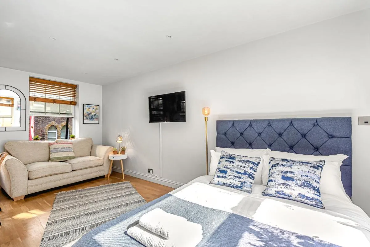Image 3 of Charming Studio Flat close to Holborn station