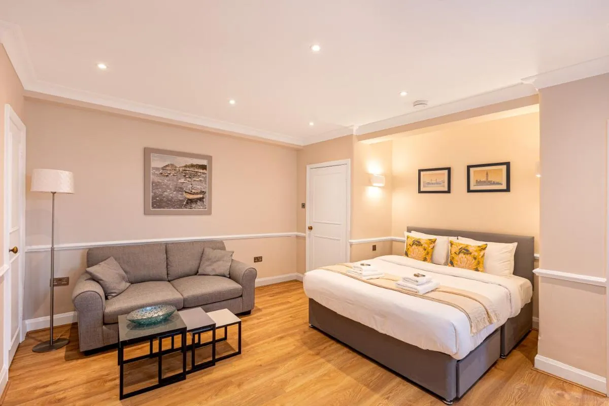 Image 4 of Charming Studio in Prestigious Chelsea