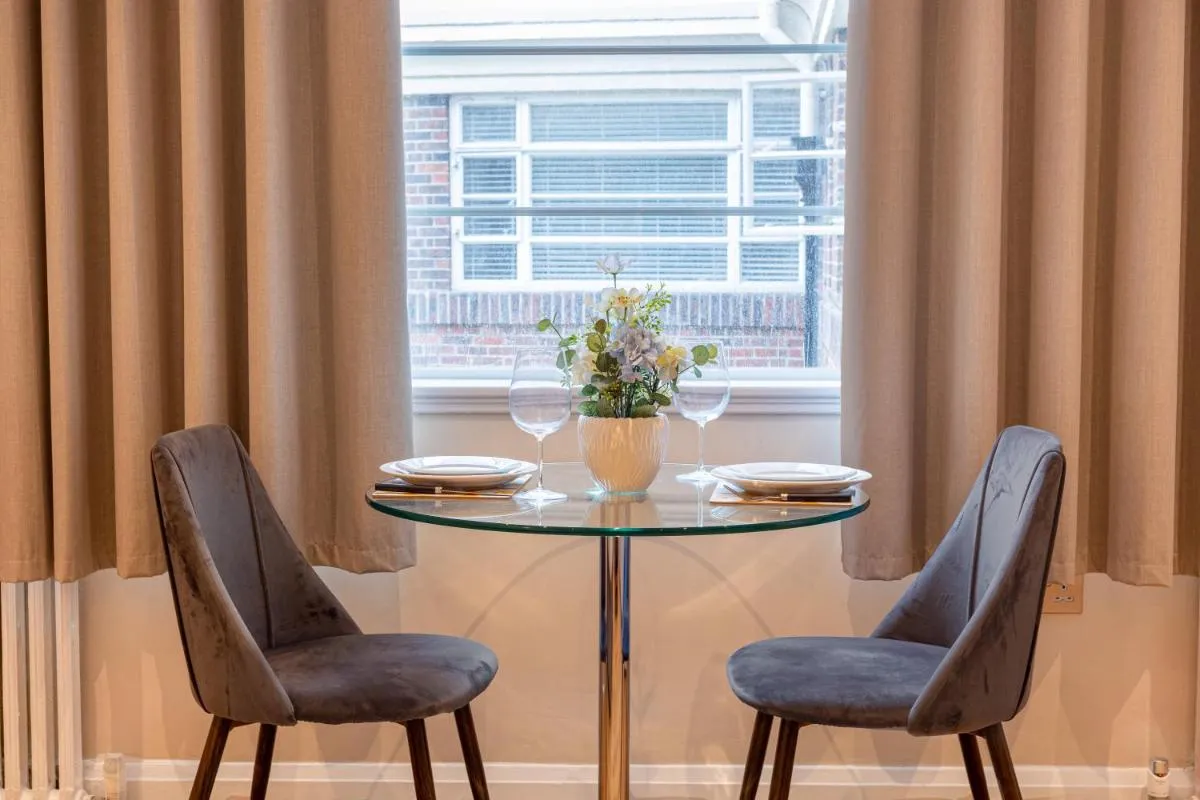 Image 3 of Charming Studio in Prestigious Chelsea