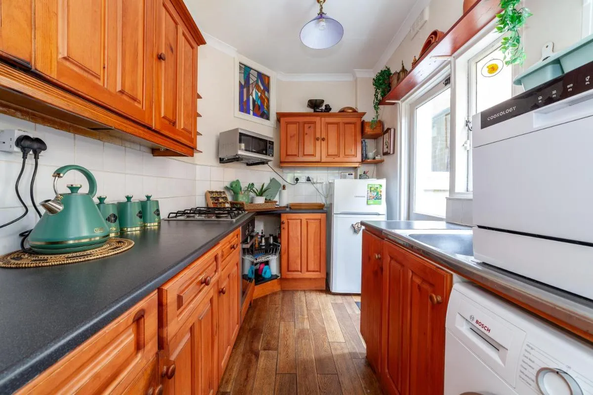 Image 4 of Charming Terraced 3BR House, 5 min Hither Green St