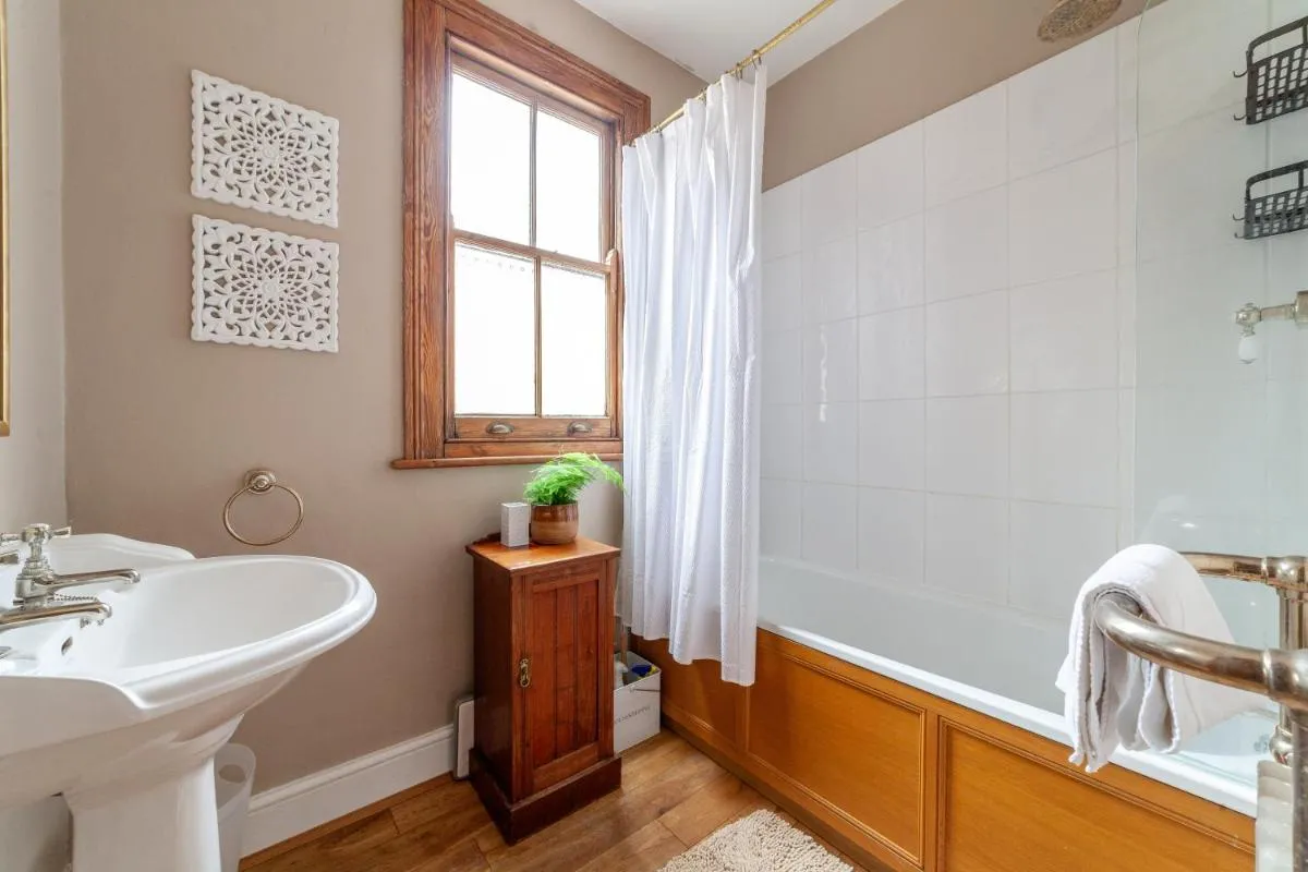 Image 3 of Charming Terraced 3BR House, 5 min Hither Green St