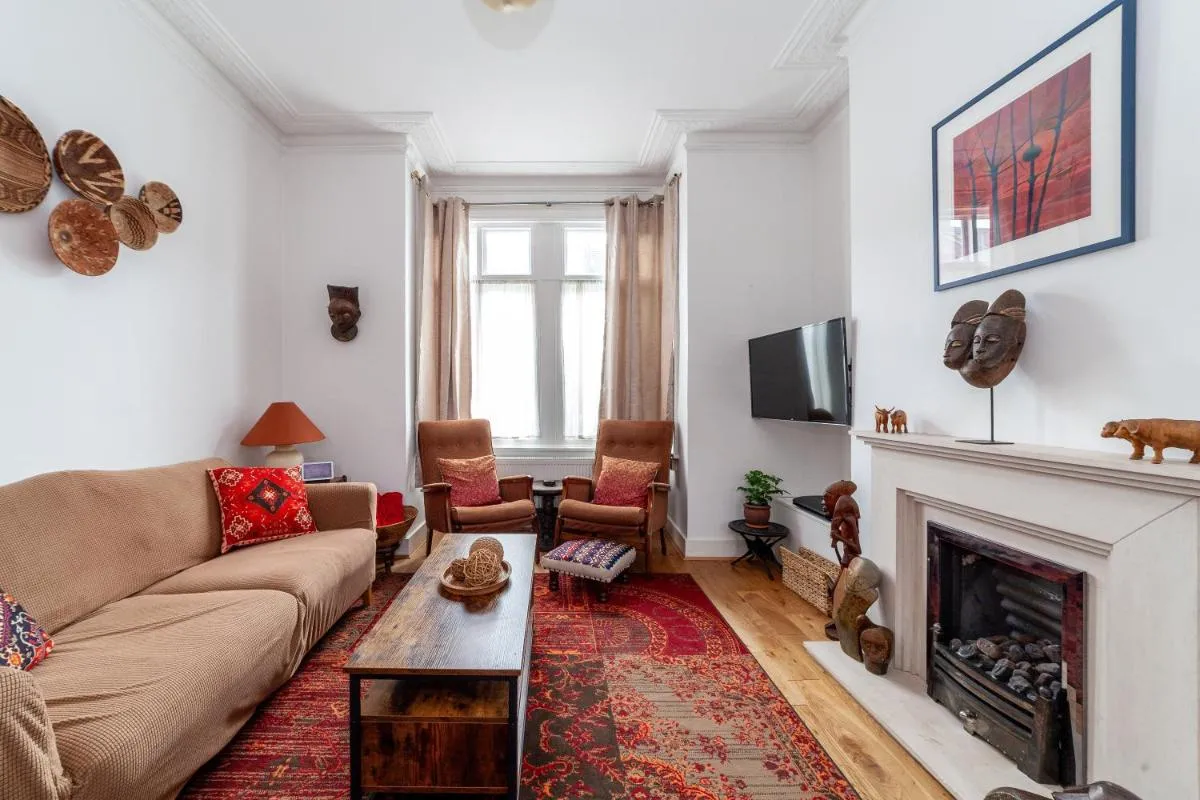 Image 5 of Charming Terraced 3BR House, 5 min Hither Green St