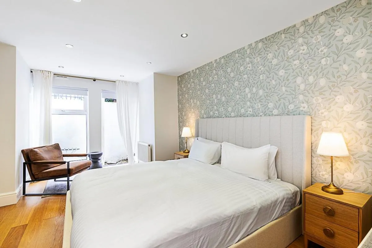 Image 3 of Charming Two-Bedroom Flat in West Hampstead