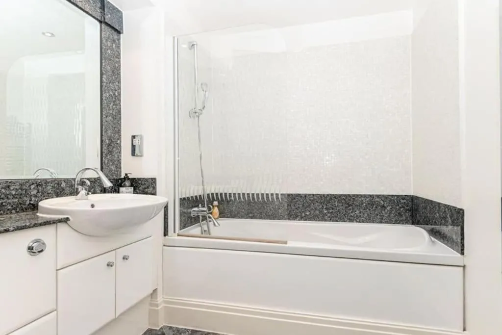 Image 3 of Charming Two Bedroom apartment with Balcony