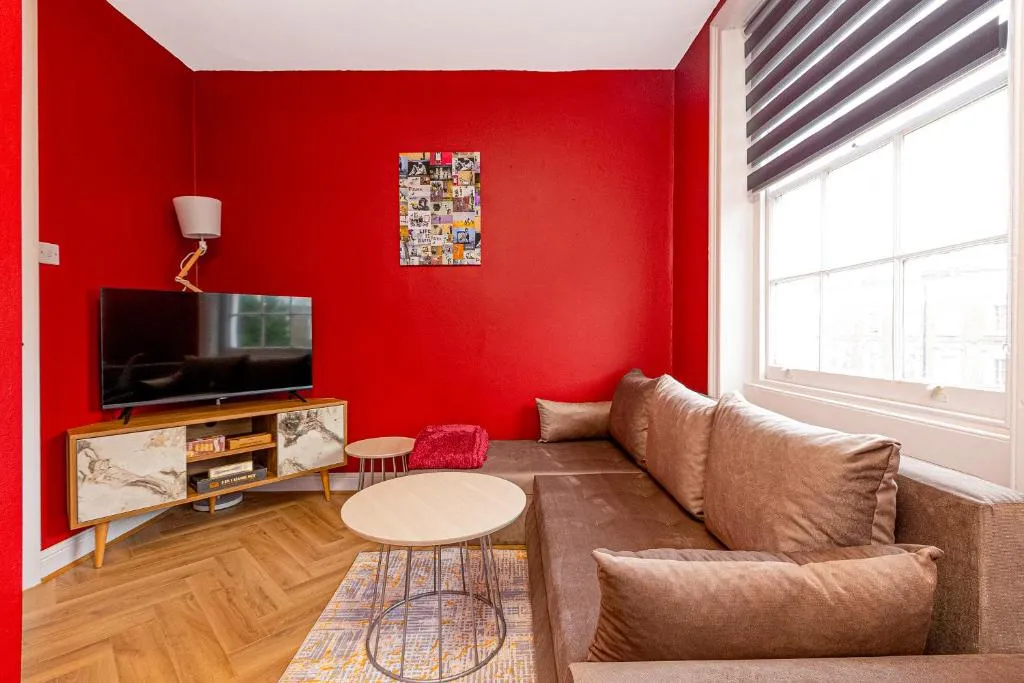 Image 1 of Charming Two Bedroom in Camden