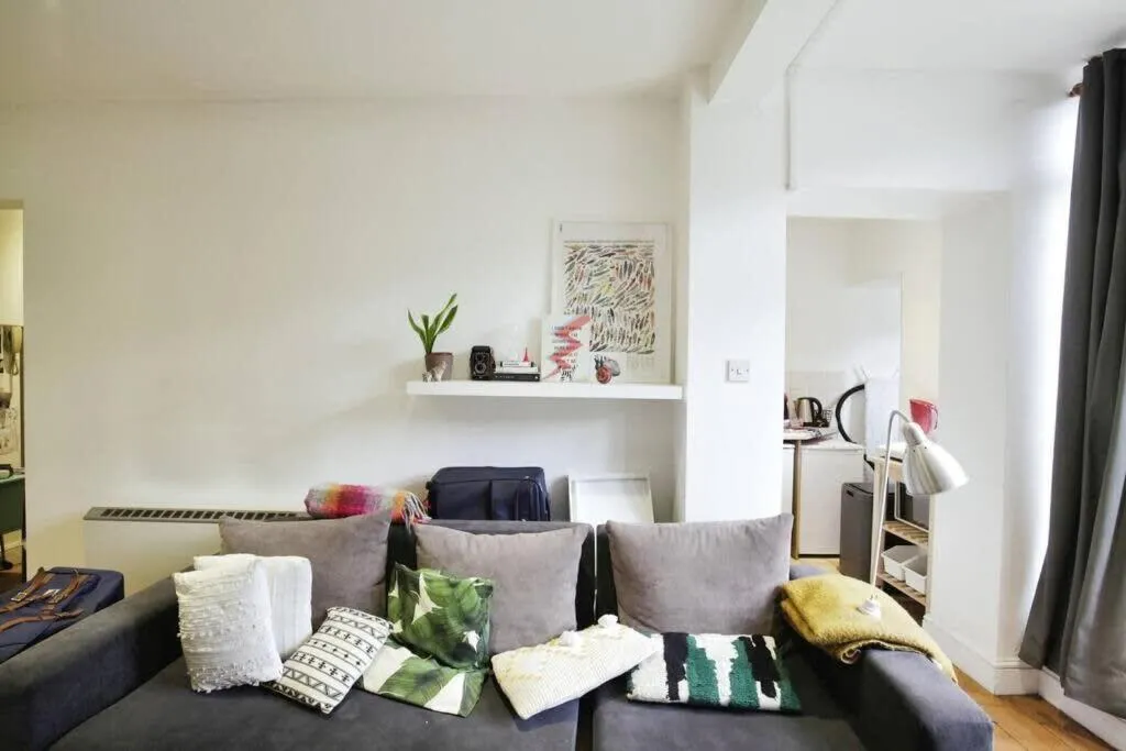Image 5 of Charming West London Studio Your Urban Oasis
