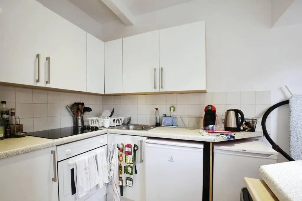 Image 4 of Charming West London Studio Your Urban Oasis