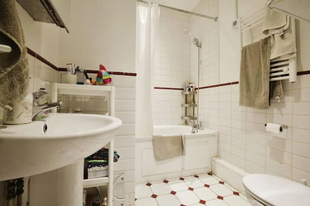 Image 3 of Charming West London Studio Your Urban Oasis