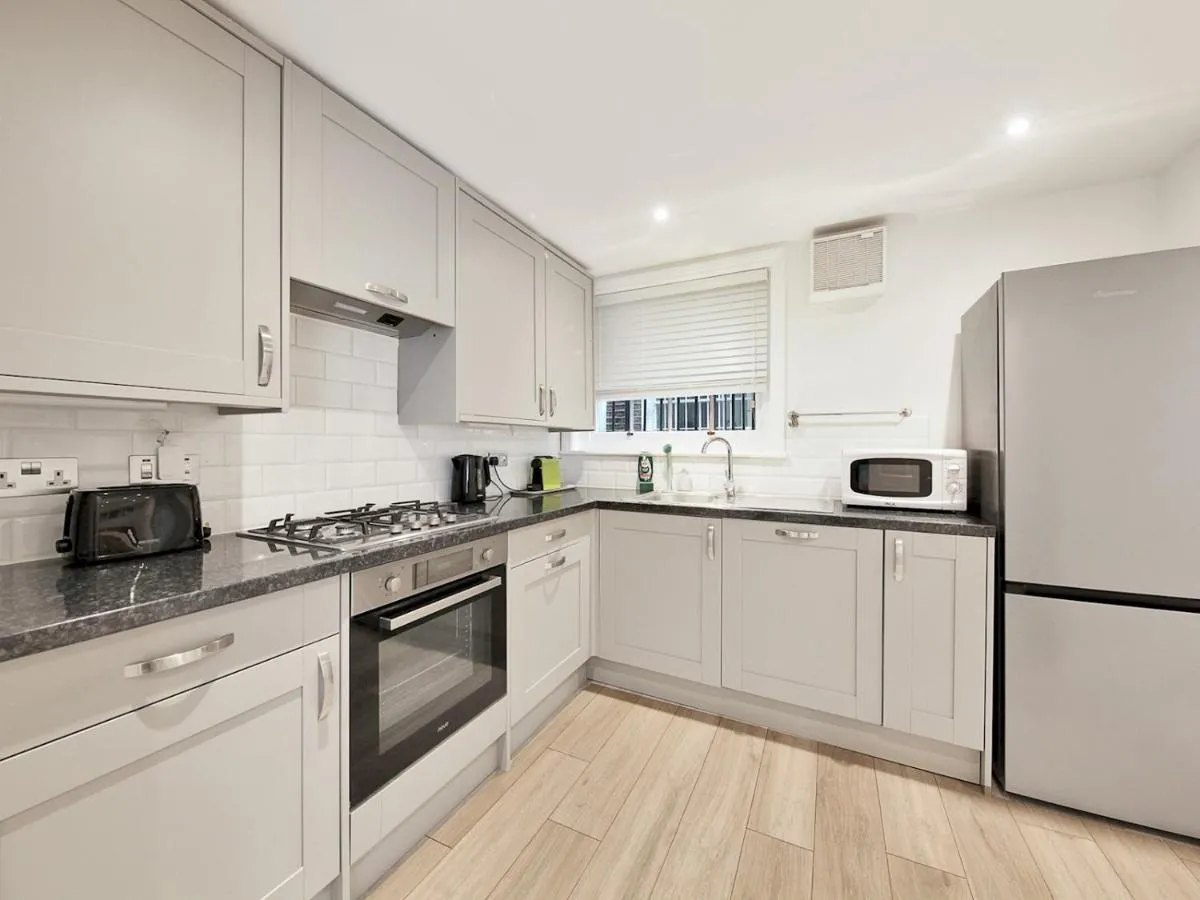 Image 4 of Charming flat in Kilburn Pass the Keys