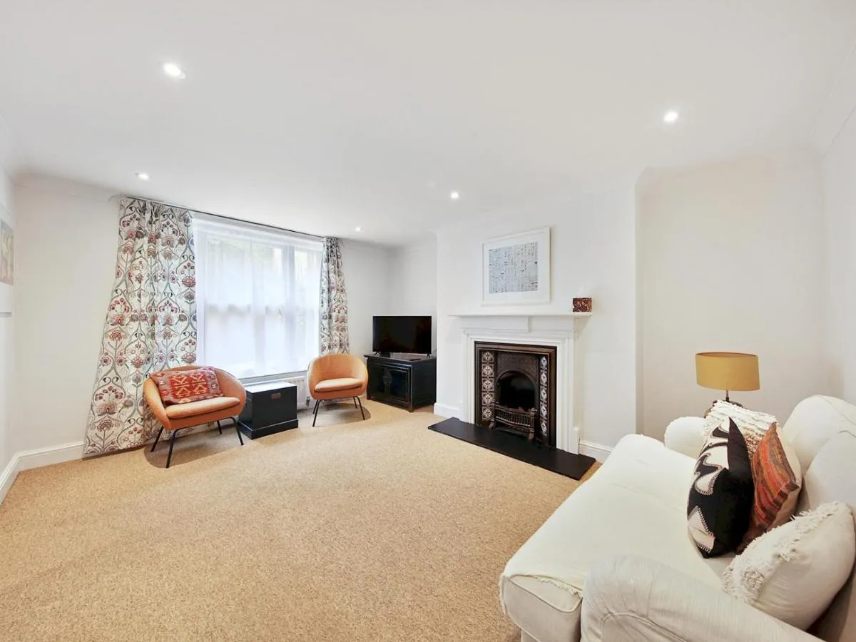 Image 5 of Charming flat in Kilburn Pass the Keys