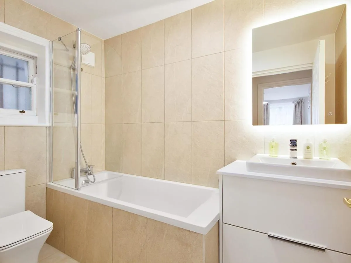 Image 3 of Charming flat in Kilburn Pass the Keys