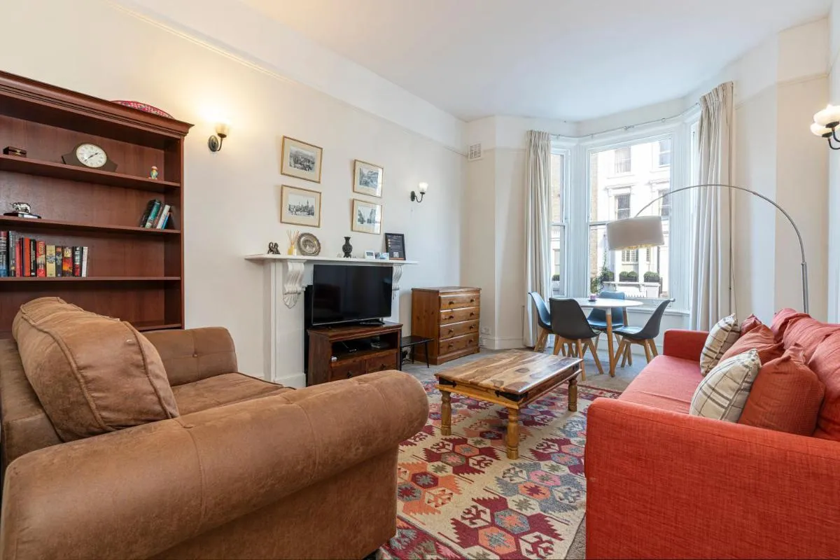 Image 4 of Charming flat in West Brompton