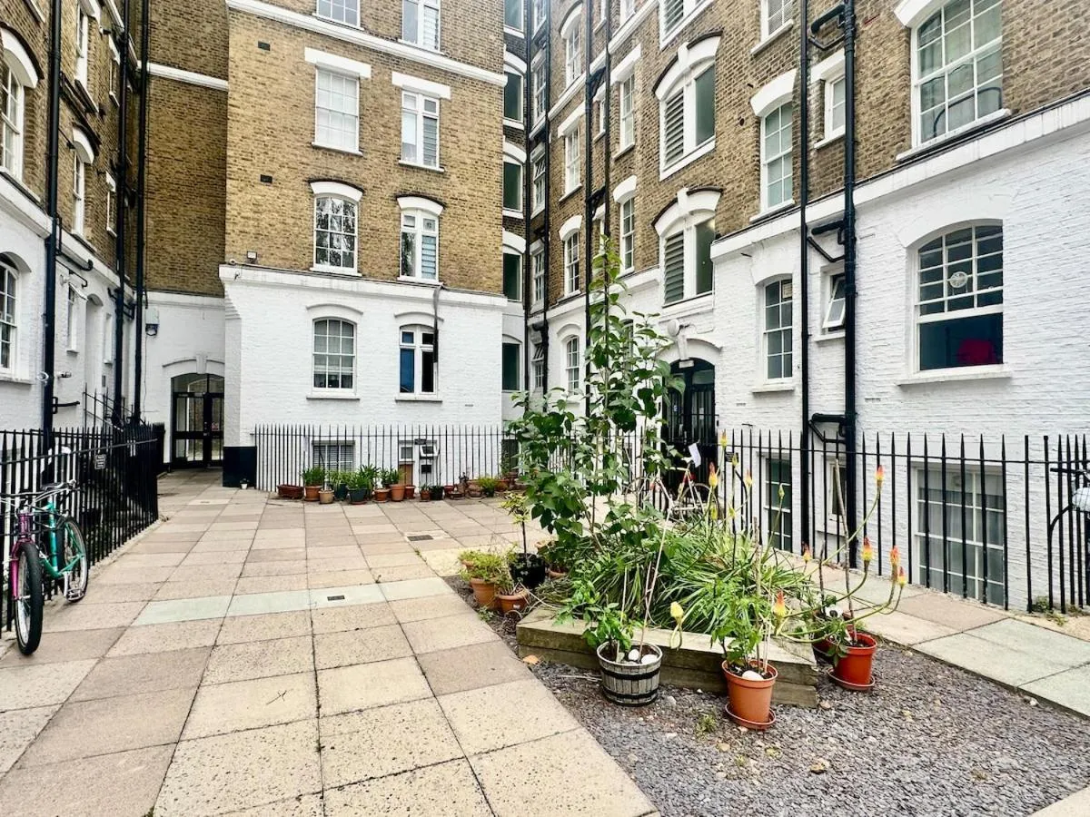 Image 3 of Charming flat in central London