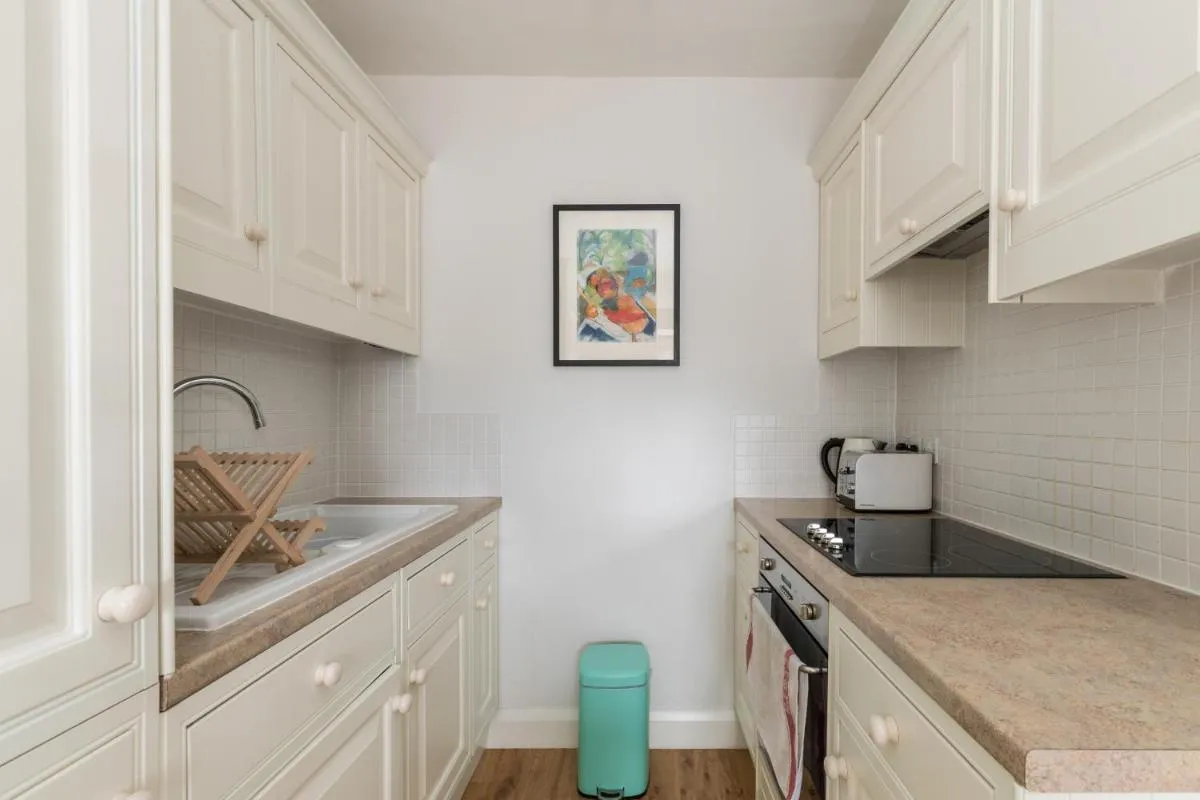 Image 5 of Charming flat with balcony in Pimlico