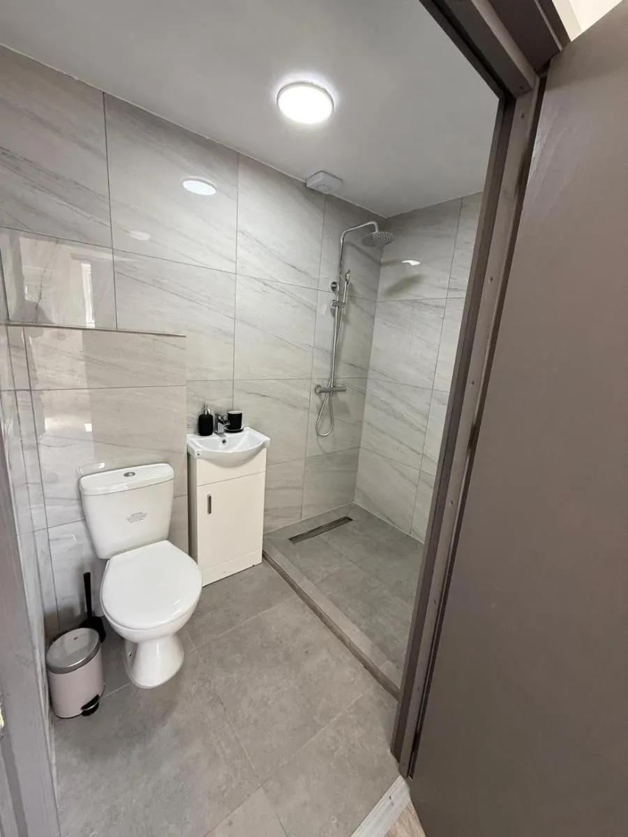 Image 4 of Charming studio flat in HA8, 6 mins walk to Edgware station