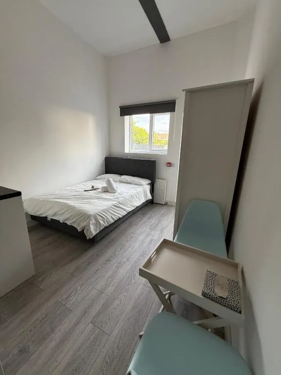 Image 1 of Charming studio flat in HA8, 6 mins walk to Edgware station