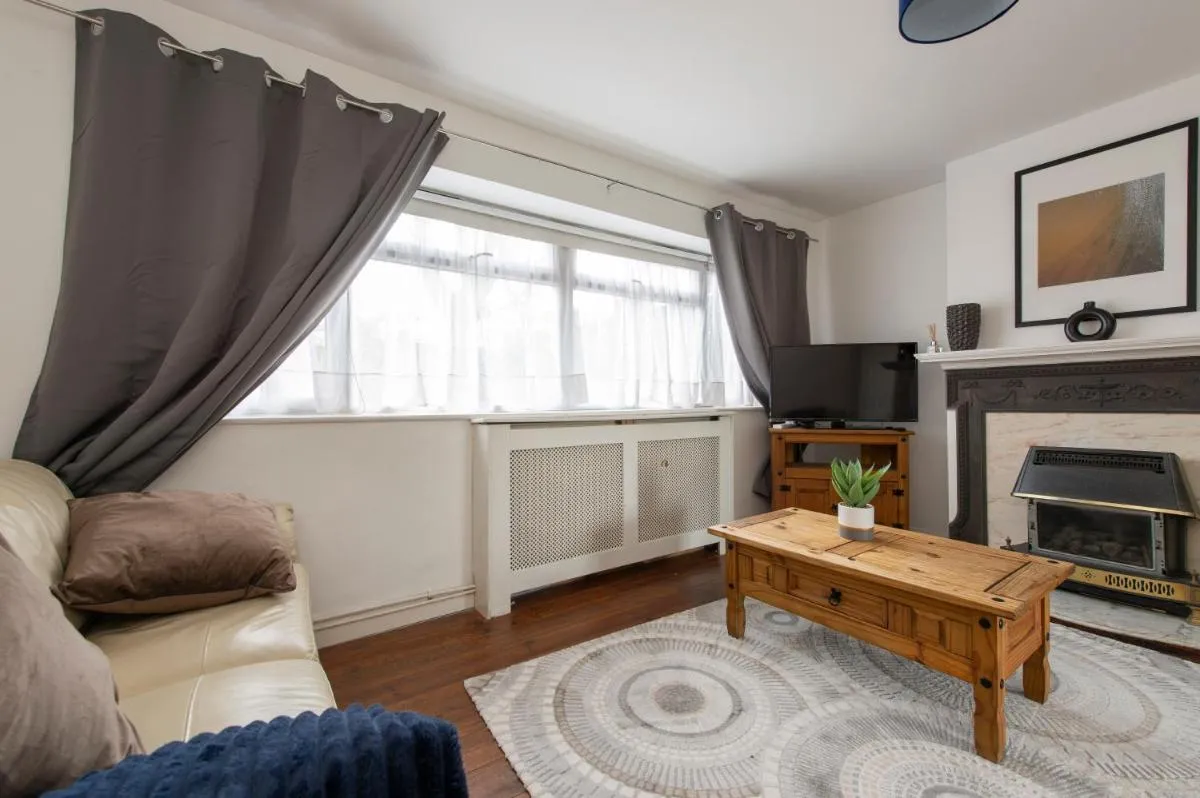 Image 5 of Cheerful Chingford, Beautiful Views, Free Parking