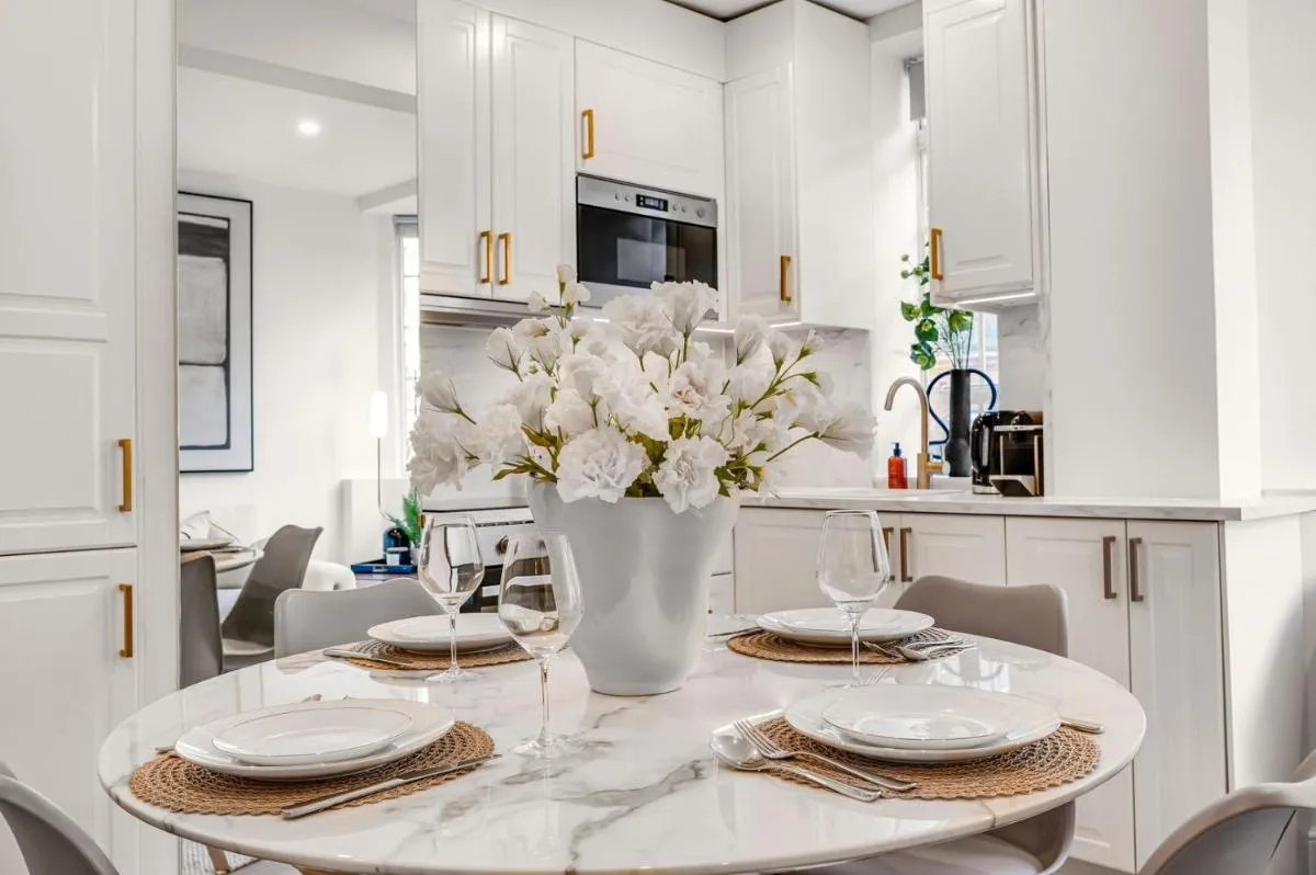 Image 4 of Chelsea Apartment in a Prime Central Location