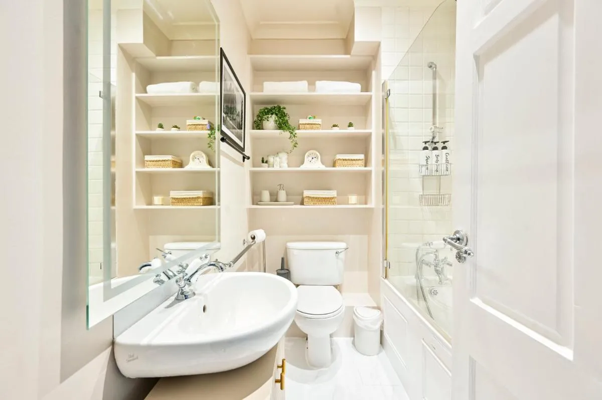 Image 3 of Chelsea Chic, Light Filled, Upscale