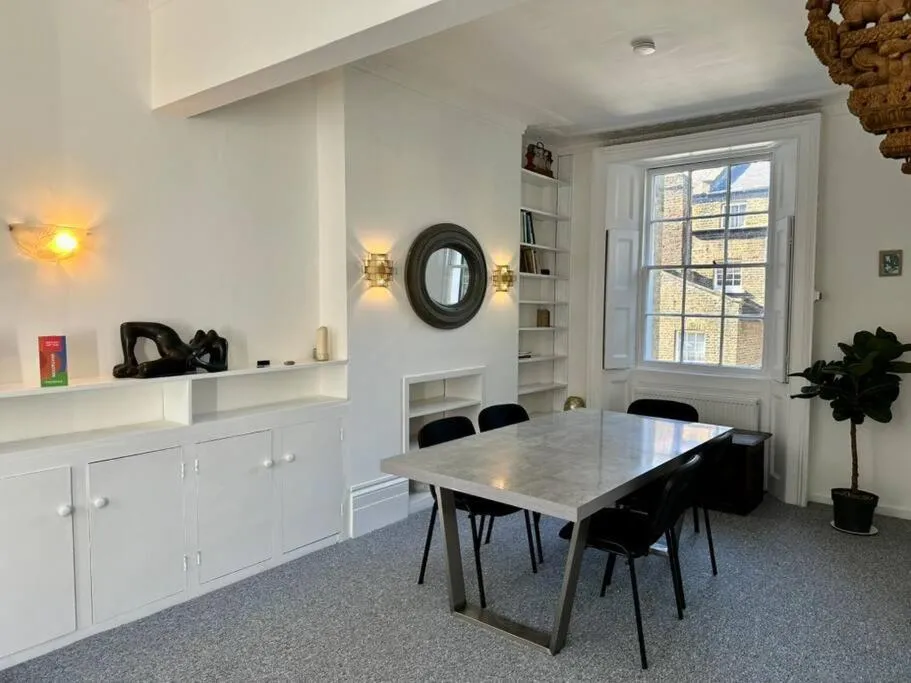 Image 4 of Chelsea Large 2 bed 2 Bath Sydney Street SW3