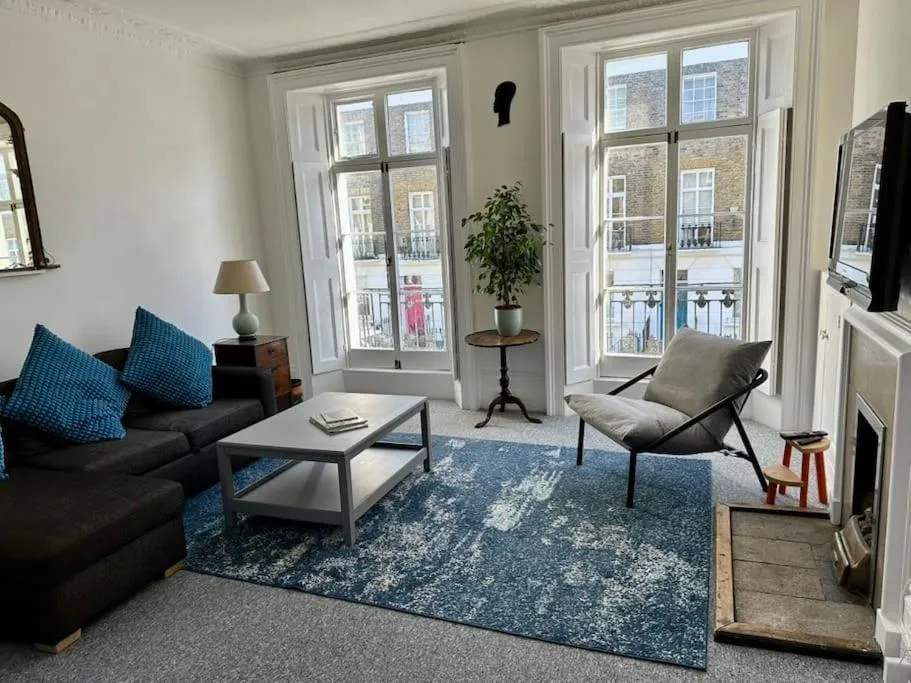 Image 5 of Chelsea Large 2 bed 2 Bath Sydney Street SW3