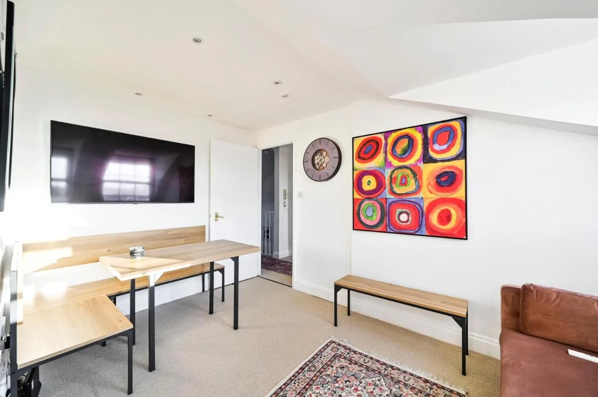 Image 5 of Chelsea Loft – Stylish Sanctuary