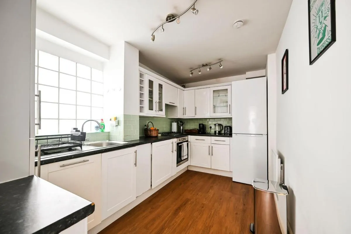 Image 4 of Chelsea Modern – Stylish Hideaway