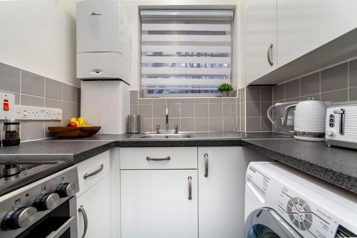 Image 4 of Chelsea Studio Flat Apartment – Cosy, Secure and Quiet