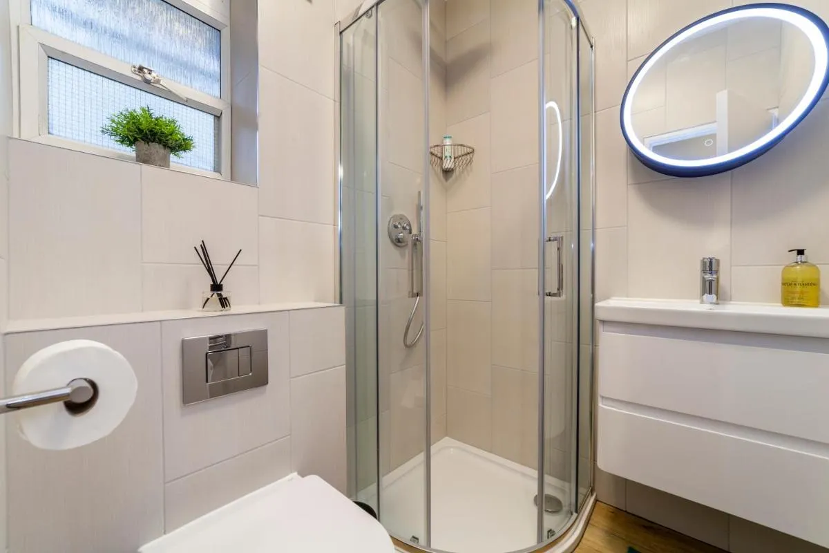 Image 3 of Chelsea Studio Flat Apartment – Cosy, Secure and Quiet