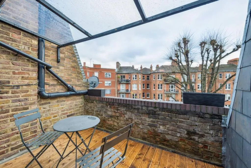 Image 3 of Chelsea Superior Apartment – 10 Minutes from Stadium