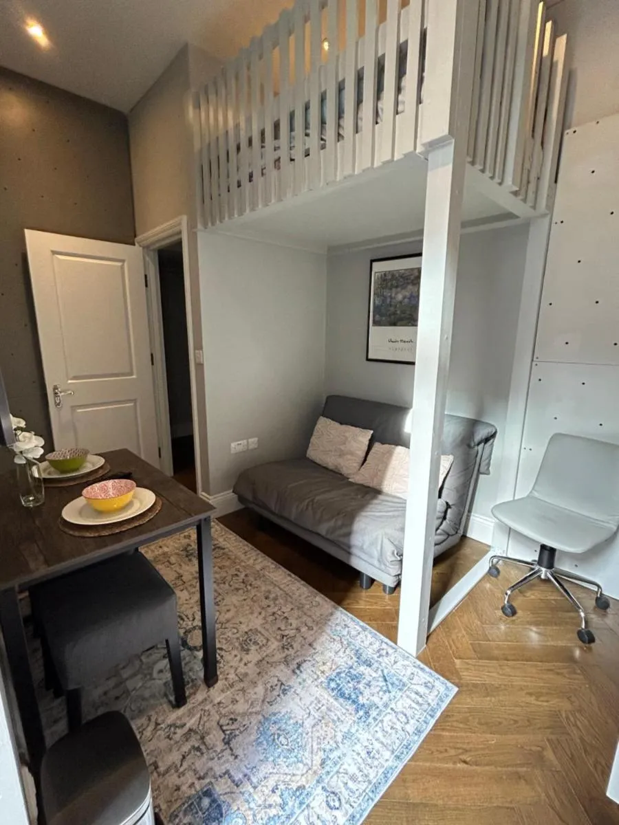 Image 3 of Chelsea flat, convenient and quiet