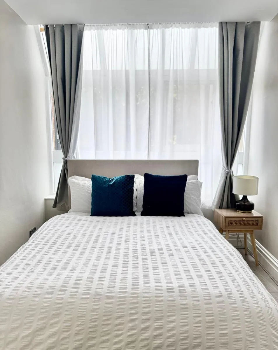 Image 4 of Chelsea living Apartment