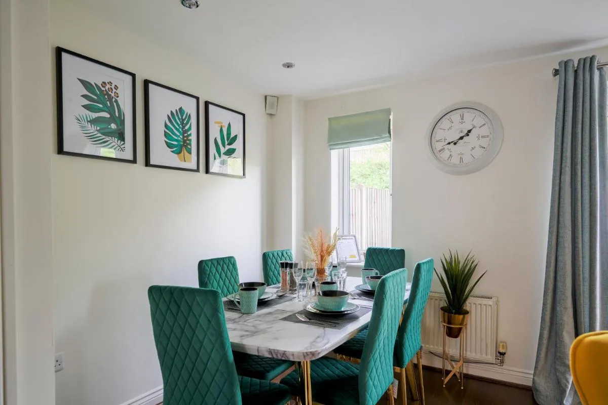 Image 5 of Cherish Stays spacious & amazing 3 Bed House in Hayes & Heathrow