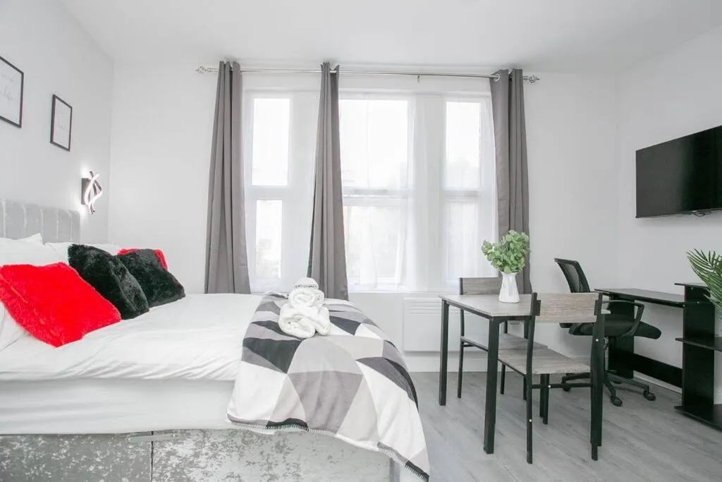 Image 4 of Cherry blossom studio in Sydenham