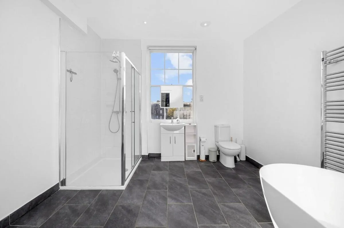 Image 3 of Chic 1BR Flat Walk to Kings Cross & St Pancras