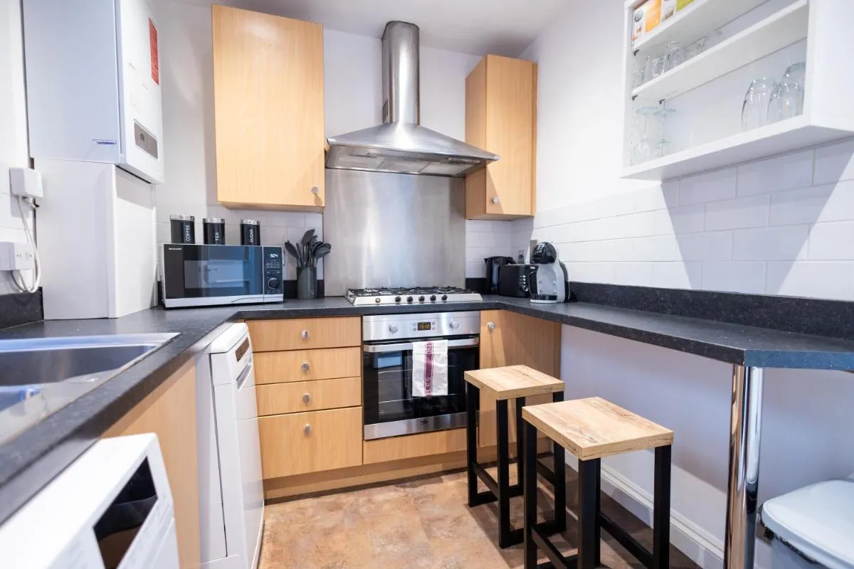 Image 4 of Chic 1-Bedroom Flat – 10 Min Walk to Westfield London