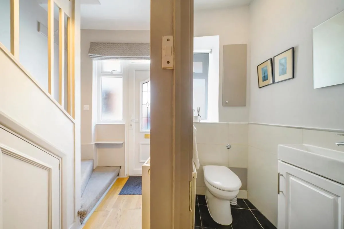 Image 3 of Chic 1 Bed House in Knightsbridge FREE WIFI by City Stay Aparts London