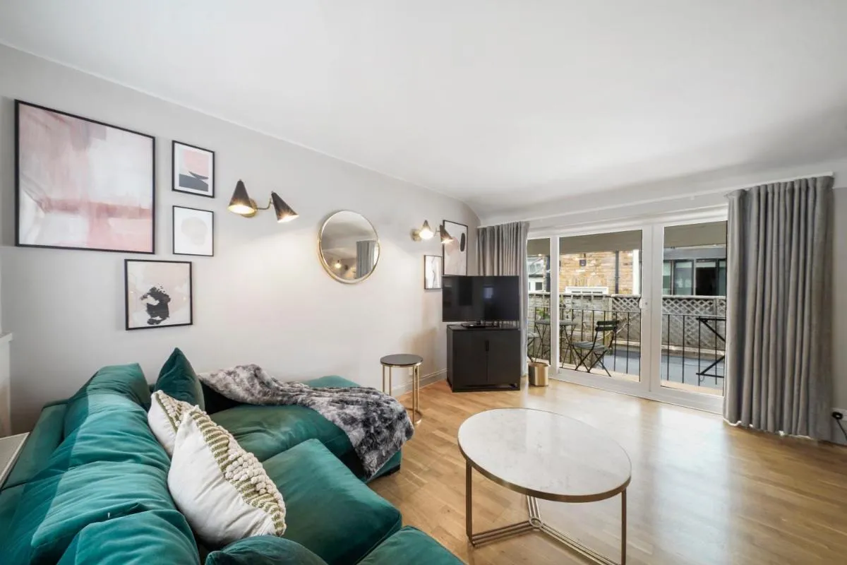 Image 4 of Chic 1 Bed House in Knightsbridge FREE WIFI by City Stay Aparts London