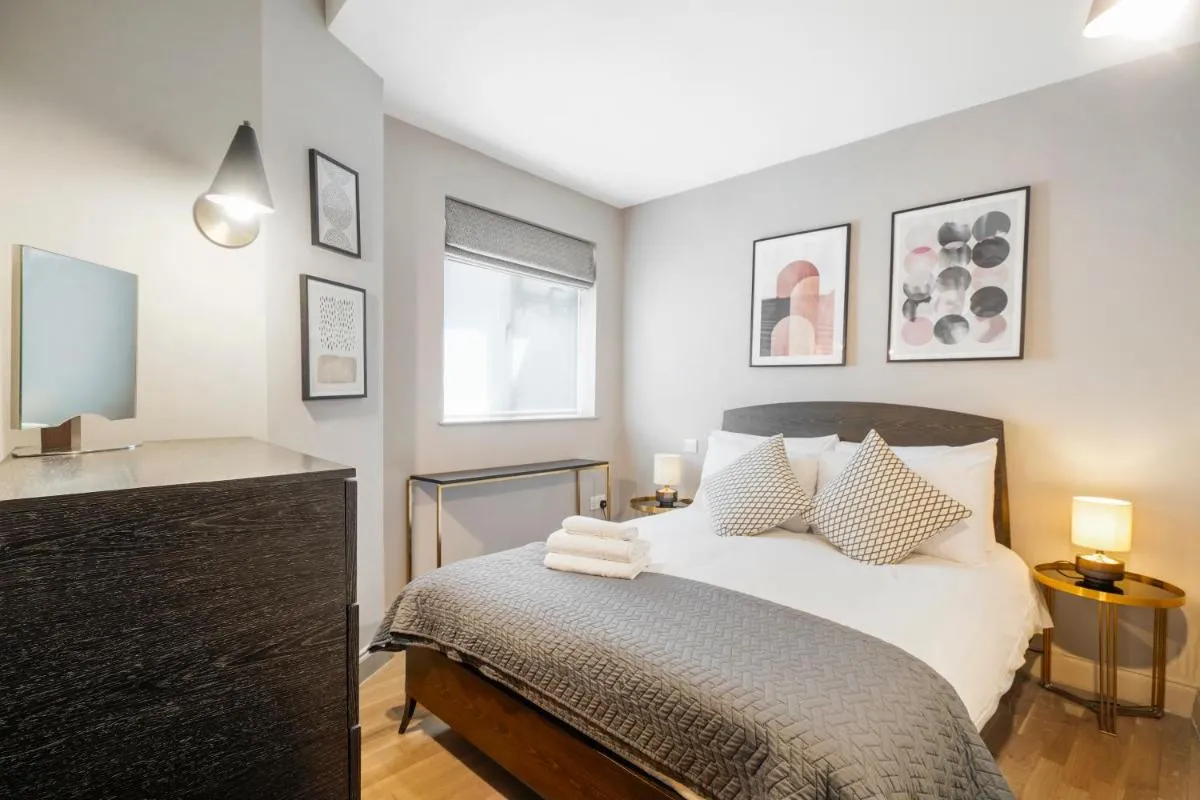 Image 2 of Chic 1 Bed House in Knightsbridge FREE WIFI by City Stay Aparts London