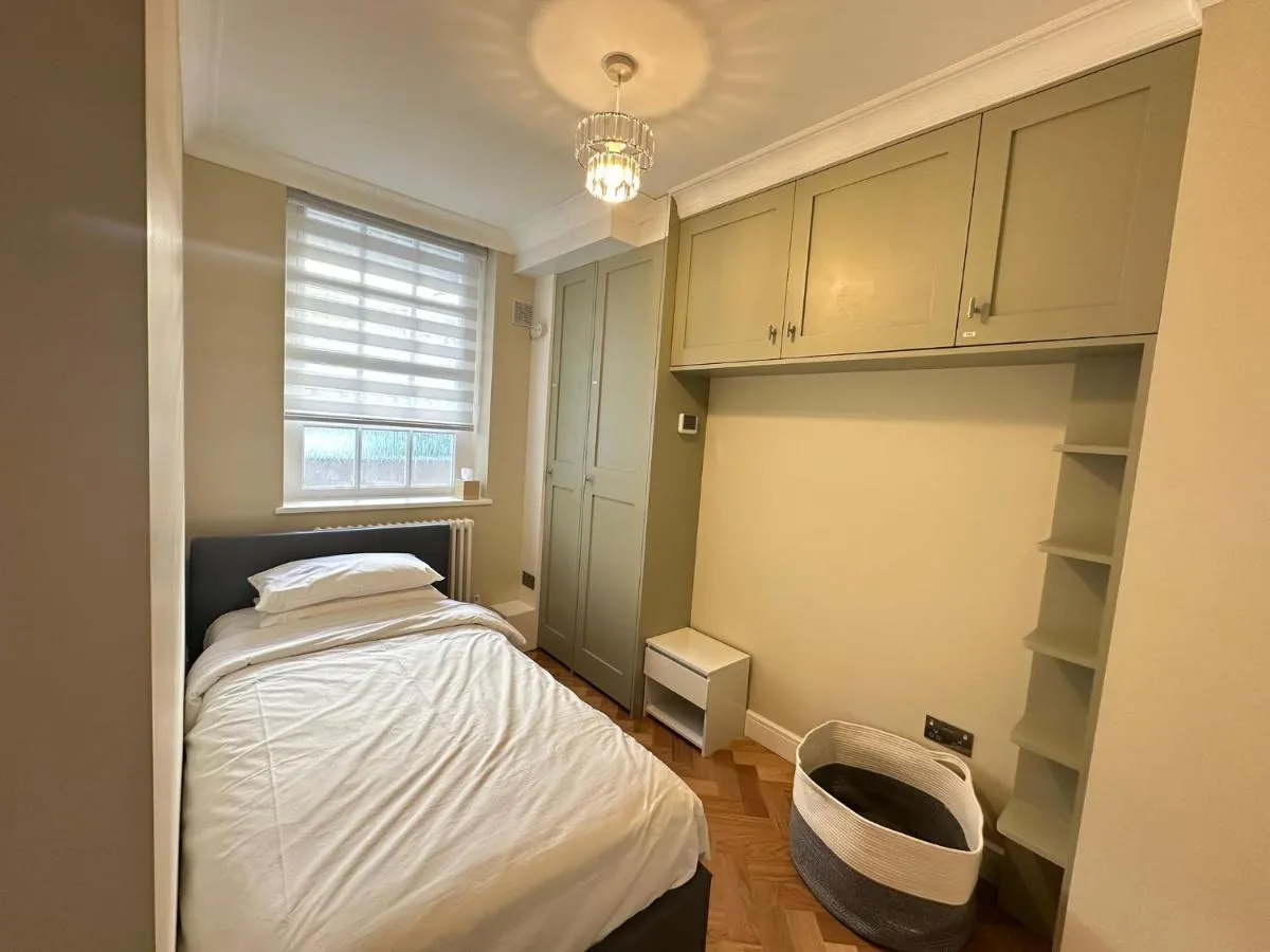 Image 3 of Chic 2-Bed Flat near Big Ben