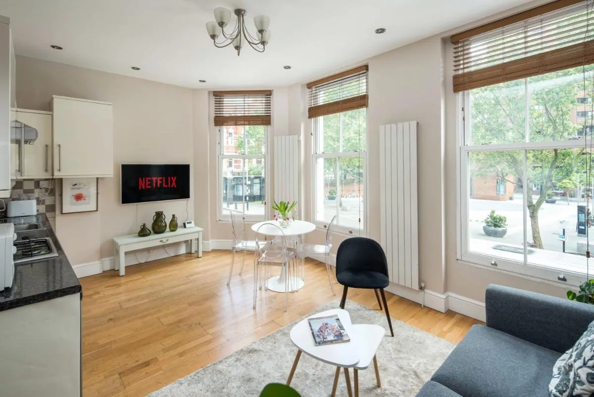 Image 5 of Chic 2-Bedroom Apartment on the Kings Road, Chelsea
